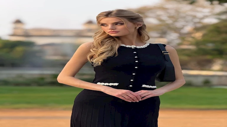 من باريس للهند.. 20 صورة لأحدث جولات كريستينا بيشكوفا ملكة جمال العالم