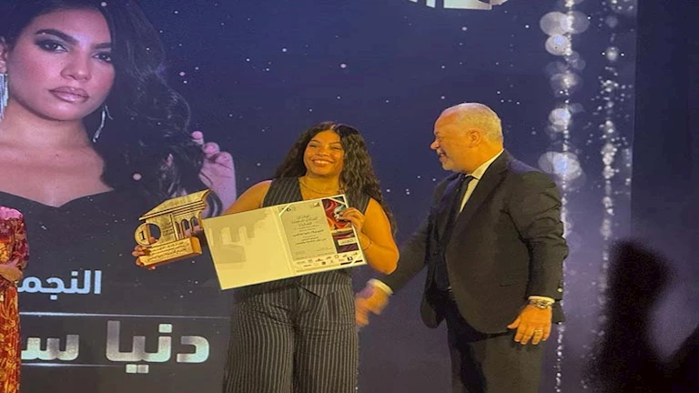 بالصور.. تكريم دنيا سامي ومصطفى غريب في مهرجان الفضاءات المسرحية المتعددة