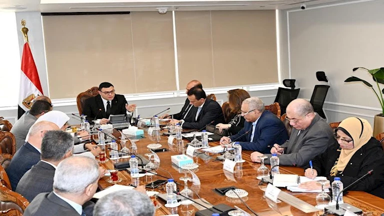 تعظيم إيرادات المشروعات.. تفاصيل اجتماع موسع لوزير الإسكان لمتابعة ملفات العمل