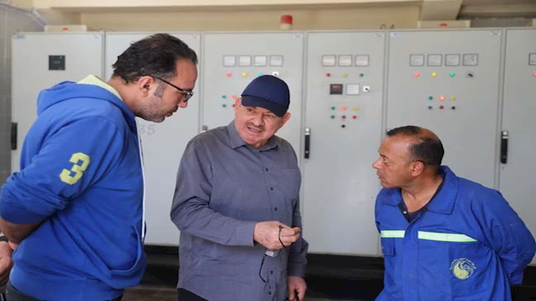 رئيس “صرف الإسكندرية” يتفقد تطوير 4 محطات بحي المنتزه ثان- صور