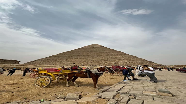 رئيس “أوراسكوم” بيراميدز: أنفقنا مليارا ونصفا لتطوير الأهرامات.. وهذا حل أزمة الخيالة