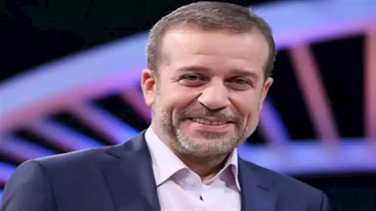 “افتكرتك يورجن كلوب”.. شريف منير يشارك متابعيه صورًا من داخل ليفربول