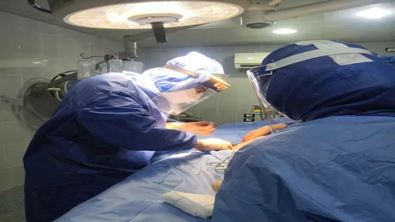 ولادة متعسرة لمصابة بالإيدز.. ماذا حدث في مستشفى قنا العام؟