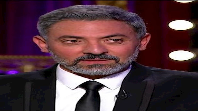 فتحي عبدالوهاب يمازح نجله: “واخد التيشيرت والكوتشي بتوعي”