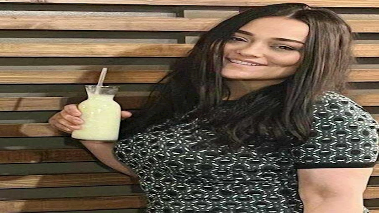 نجل راندا البحيري يخرج عن صمته: “مش هسيب ماما في اللي هي فيه”