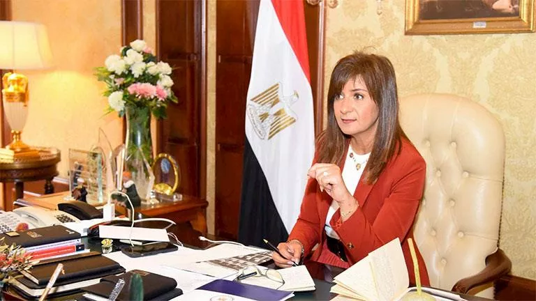 السفيرة نبيلة مكرم: دخولي الوزارة كان “مغامرة مجهولة”