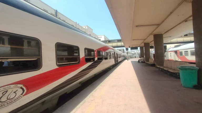 تنويه للمسافرين.. تأخيرات في مواعيد القطارات تصل لـ 90 دقيقة