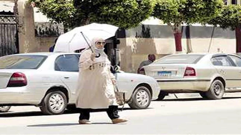 موجة شديدة الحرارة وشبورة مائية.. الأرصاد تعلن تفاصيل طقس الـ6 أيام المقبلة