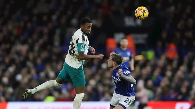 برينتفورد يفوز على إبسويتش تاون في الدوري الإنجليزي