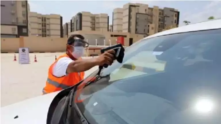 لعدم تركيب الملصق.. سحب 944 رخصة قيادة في 24 ساعة