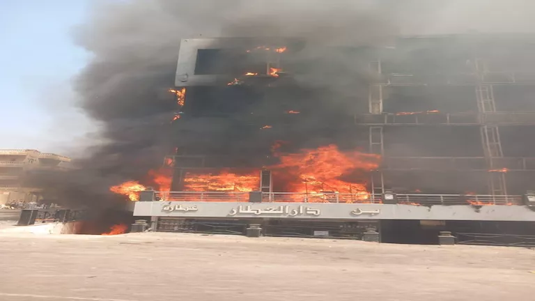 4 حالات اختناق في حريق مول بالتجمع الأول