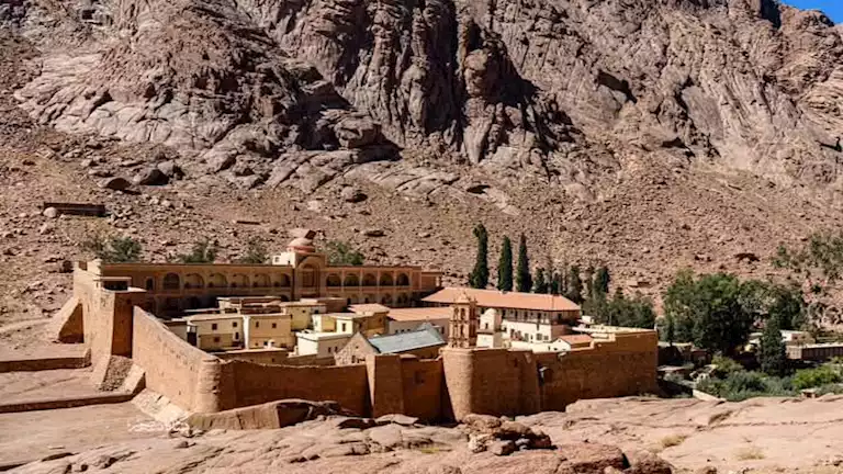 مصر تؤكد الالتزام بالحفاظ على دير سانت كاترين.. و”الأرصاد” تحذر