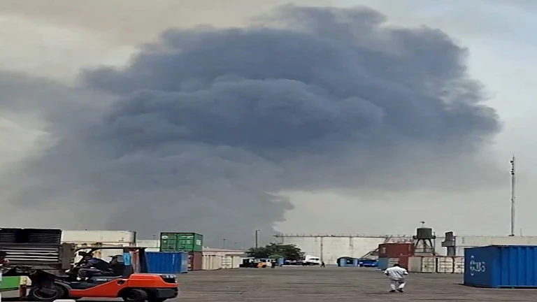 احتجاز شخصين على صلة بانفجار ميناء الشهيد رجائي بإيران