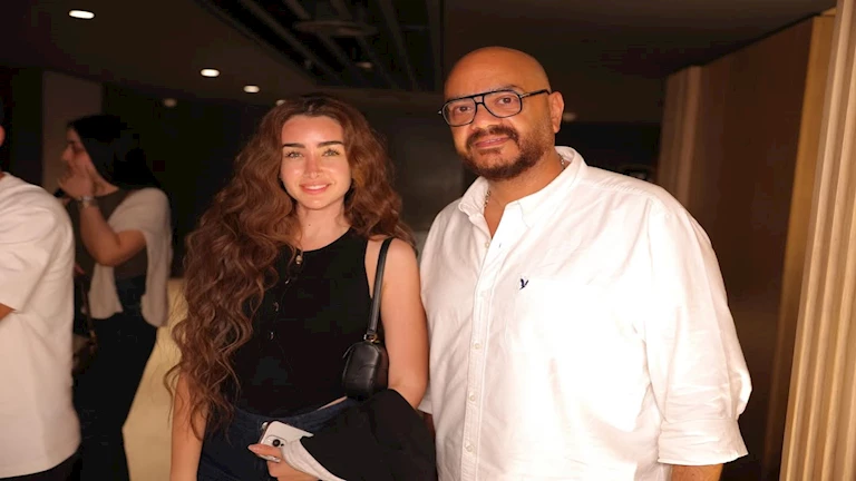 منتج “ريستارت” ينشر صورًا تجمعه بـ هنا الزاهد وشقيقه تامر حسني