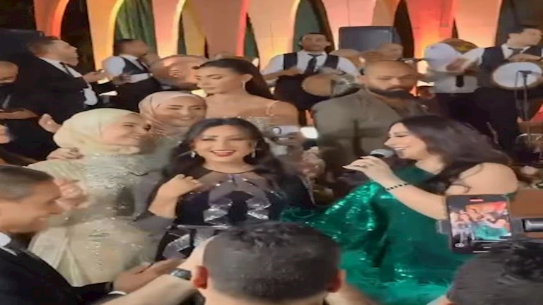 لطيفة ترقص مع بوسي وأمير عبدالمجيد بحفل زفاف نجله (صور وفيديو)