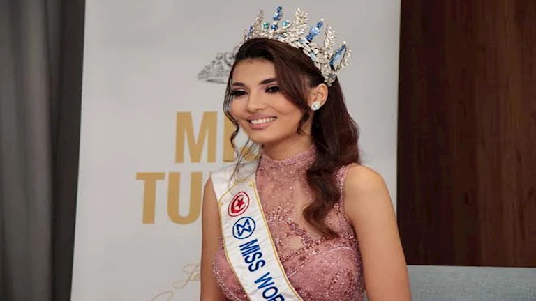 لميس رديسي تتألق بإطلالة جذابة في مسابقة ملكة جمال العالم