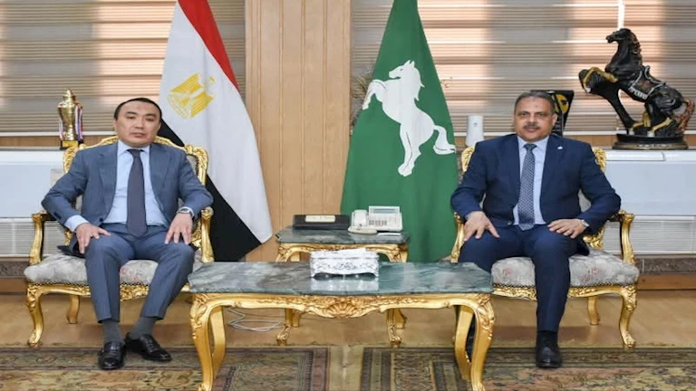 محافظ الشرقية يستقبل سفير كازاخستان لبحث آفاق التعاون المشترك
