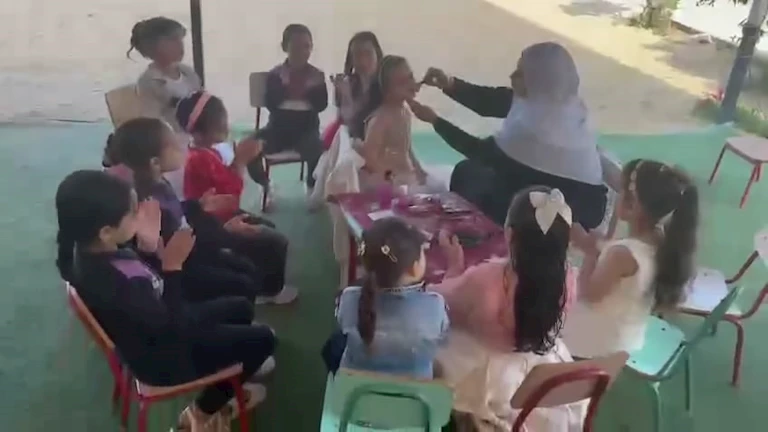 لبسوهم عريس وعروسة.. انتقادات واسعة لحفل بمدرسة ابتدائية في كفر الشيخ (صور)