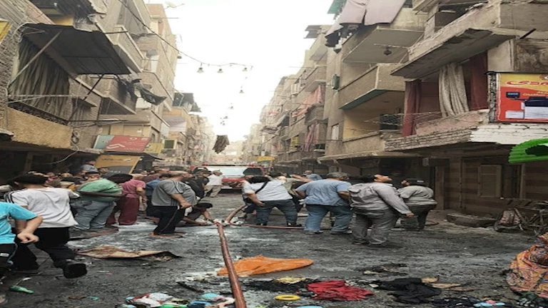 6 حالات اختناق في اشتعال واجهة 4 منازل بحدائق القبة