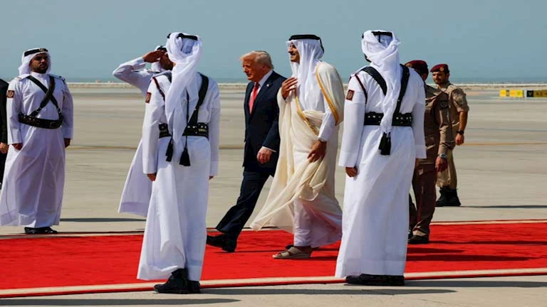 أمير قطر يستقبل ترامب في الديوان الأميري بالدوحة (فيديو)