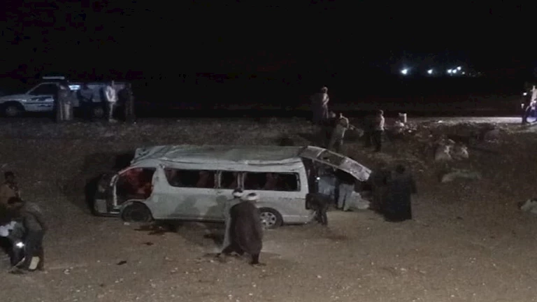 5 مصابين في انقلاب ميكروباص بطريق الفيوم