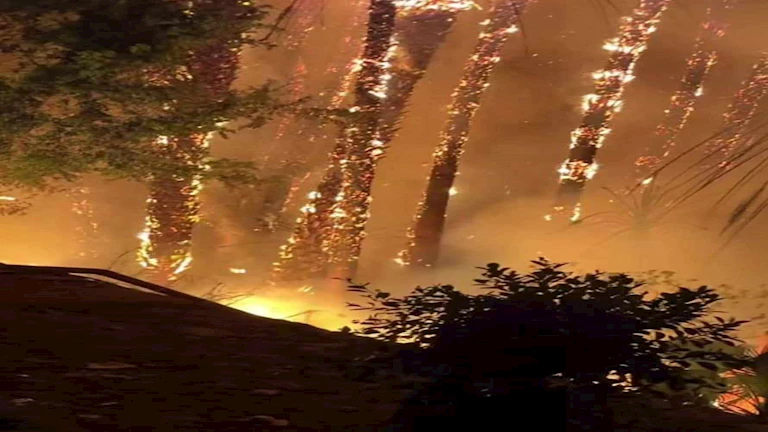 الحماية المدنية تسيطر على حريق كورنيش مصر القديمة المروع – صور