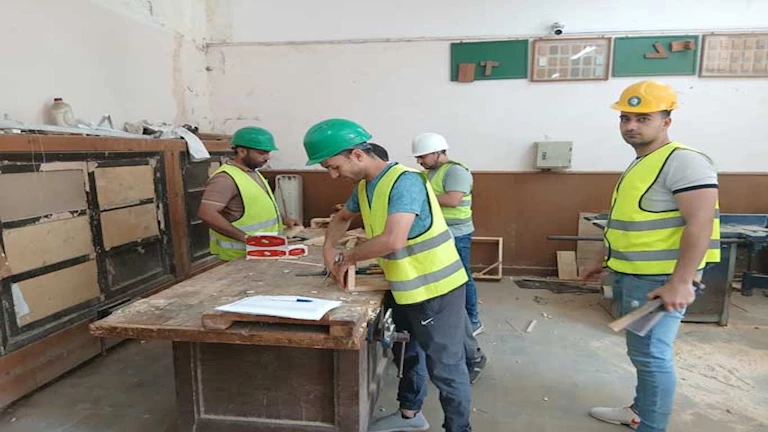 بيان مهم من العمل بشأن فرص عمل الإمارات.. تفاصيل