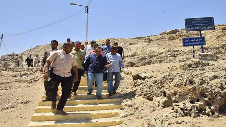 محافظ أسيوط يتفقد مقبرة “جفاي – حابي الأول” تمهيدًا لتحويلها إلى مزار سياحي -صور