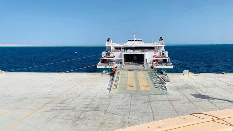 رياح سرعتها 50 كيلو.. غلق ميناء الغردقة أمام حركة الملاحة