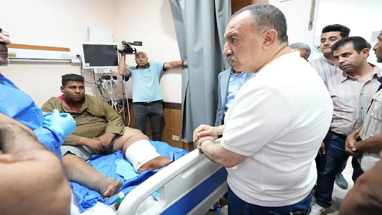 محافظ أسيوط يوجه بعلاج مواطن يعاني من داء الفيل على نفقته الخاصة -صور