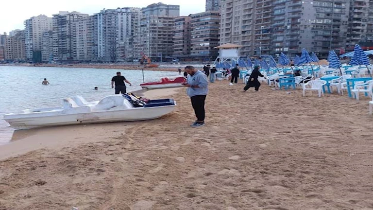 “انزل غير جو في الإجازة”.. الهدوء يعود لشواطئ الإسكندرية -صور