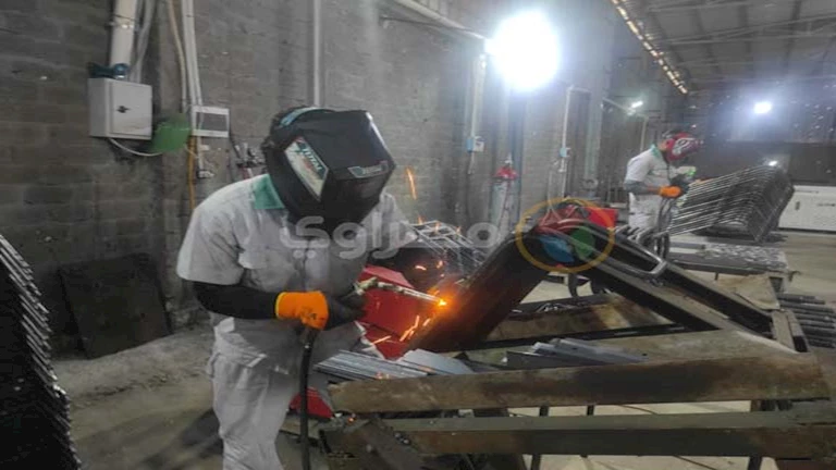 “يا حلاوة الإيد الشغالة”.. عمال البحيرة لا يتوقفون عن الإنتاج في عيدهم – فيديو وصور