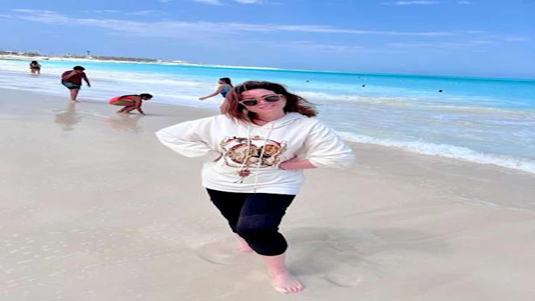 إلهام شاهين تنشر صورا وسط البحر من الساحل الشمالي.. والجمهور يعلق