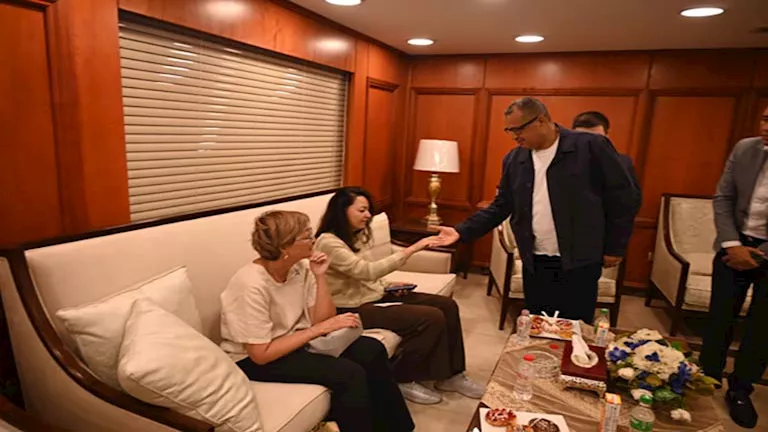 تعامل بجدية وشفافية.. بيان جديد من محافظ جنوب سيناء بشأن حادث سقوط لوح