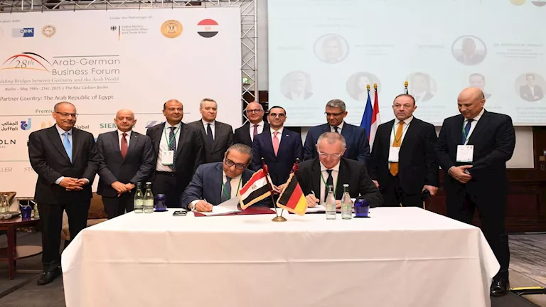 توقيع عقد لإدارة وصيانة المياه والصرف الصحي بالعاصمة الإدارية