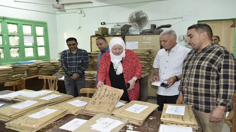 وكيل تعليم بني سويف تتفقد مقار توزيع أوراق أسئلة امتحانات نهاية العام