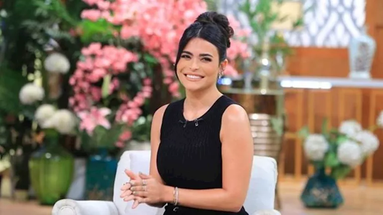 بالفيديو.. أسماء جلال ترقص في عيد ميلادها