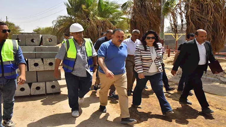 محافظ أسيوط يتفقد مشروعات تطوير مزارع الإنتاج الحيواني