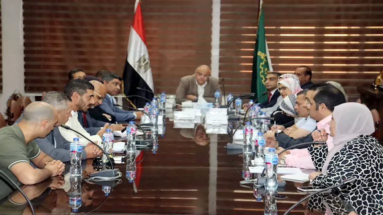 محافظ القليوبية يبحث الاستفادة من كورنيش النيل لتوفير فرص عمل