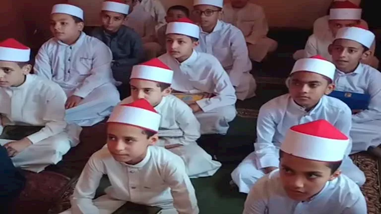 بالعمة والجلباب.. أطفال كتاتيب البحيرة يصيغون مستقبل دولة التلاوة