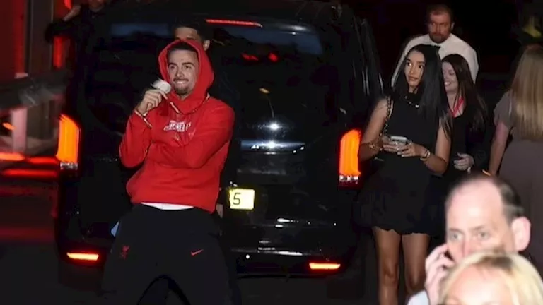 صلاح تواجد.. احتفالات لاعبي ليفربول بالدوري استمرت حتى منتصف الليل