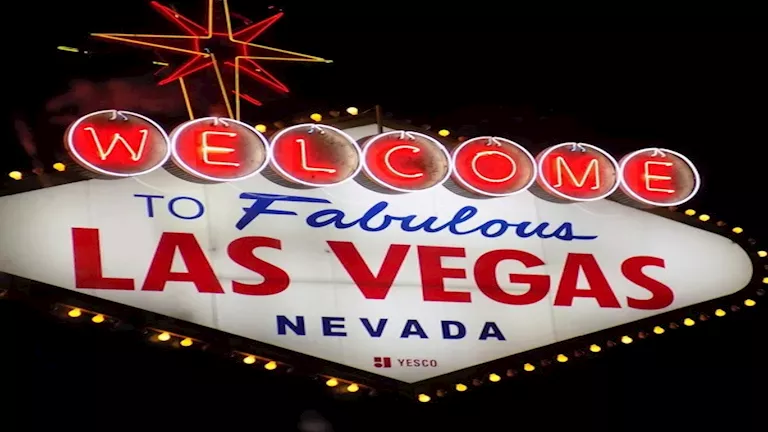 كيف أطاحت سياسات ترامب التجارية بثقة السياح؟