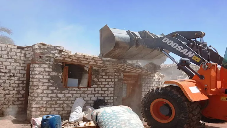 حملات مفاجئة بالعيد.. محافظة القاهرة تُحبط محاولات بناء مخالف وتُزيل ا