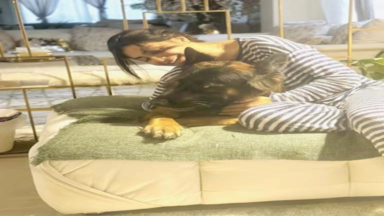 منة فضالي تنشر صورا مع كلبها..وتعلق: “الحب الحقيقي والوفاء اللي من القلب”