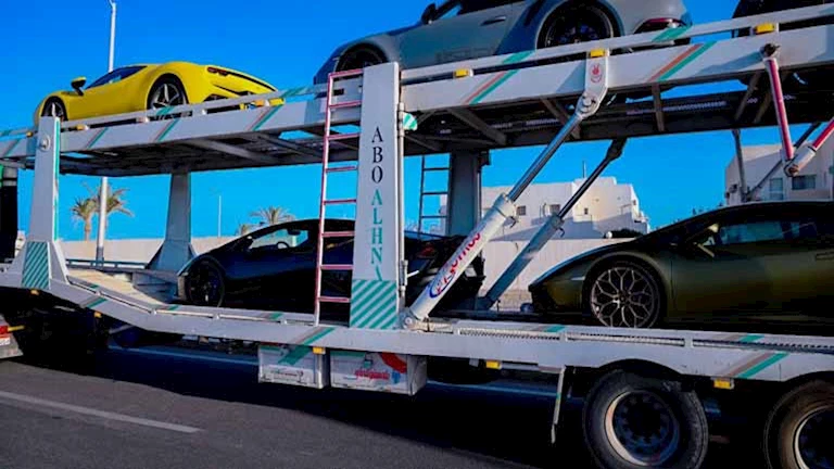 “تسارع الأساطير”.. سيارات الأحلام تصل شرم الشيخ استعدادًا للسباق العالمي