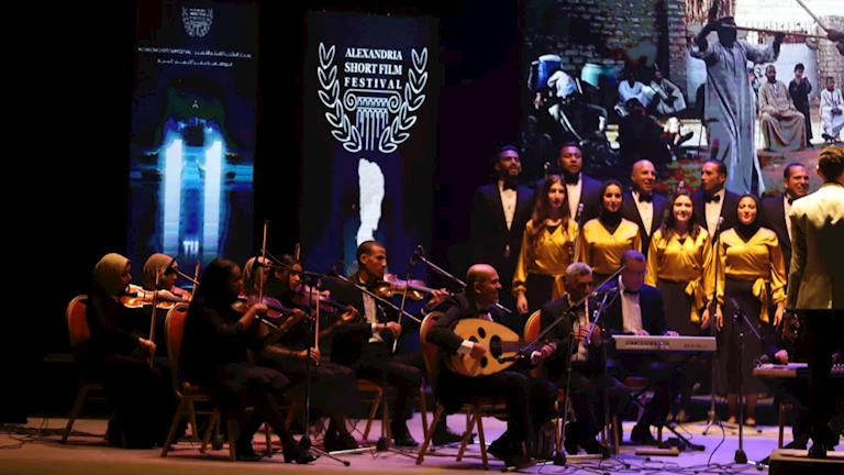 “ميدلي” من أغاني الفلكلور في حفل ختام مهرجان الإسكندرية للفيلم القصير