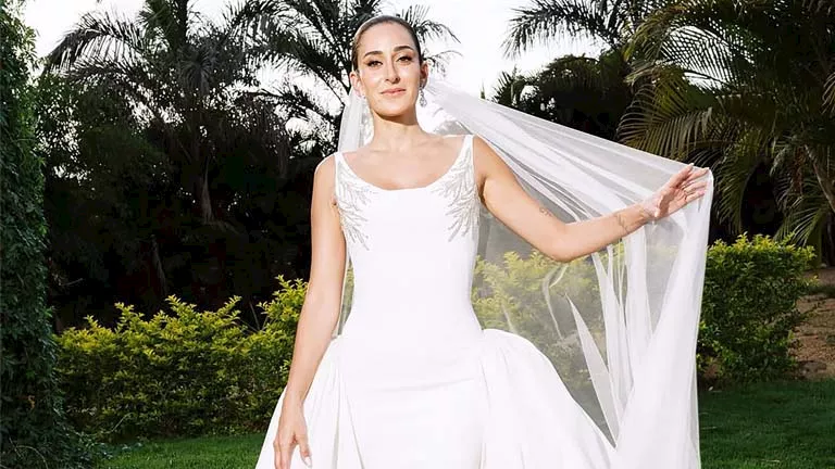 هالة صدقي تنشر صورة تجمعها بـ أمينة خليل من حفل زفافها