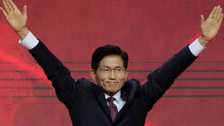 الحزب المحافظ الرئيسي في كوريا الجنوبية يختار وزير العمل السابق كيم مون سو مرشحه الرئاسي