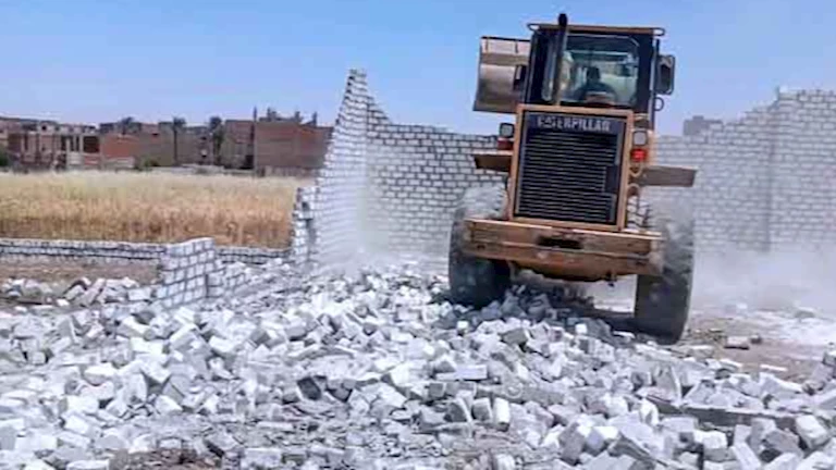 إزالة 152 حالة تعدٍ على الأراضي الزراعية وأملاك الدولة بسوهاج – صور