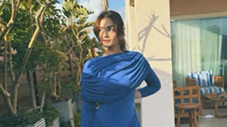 بفستان أزرق.. ملك أحمد زاهر تتألق في أحدث ظهور لها (صور)